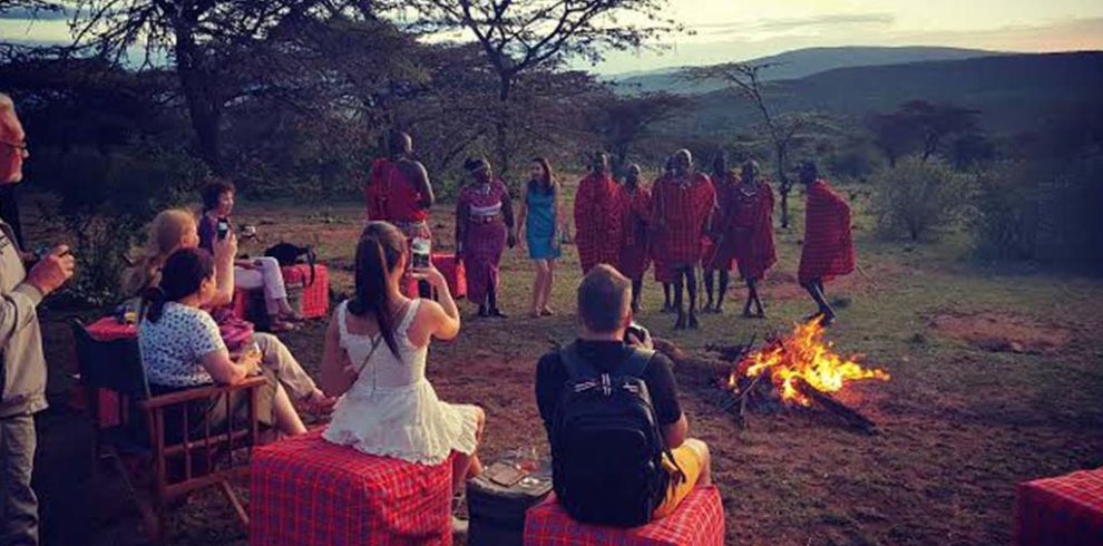 emayian-camp-maasai-mara-guests-around-camp-fire