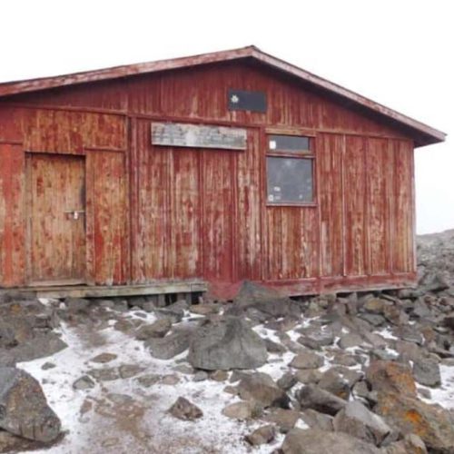 mountain-climbing-kenya-cabin